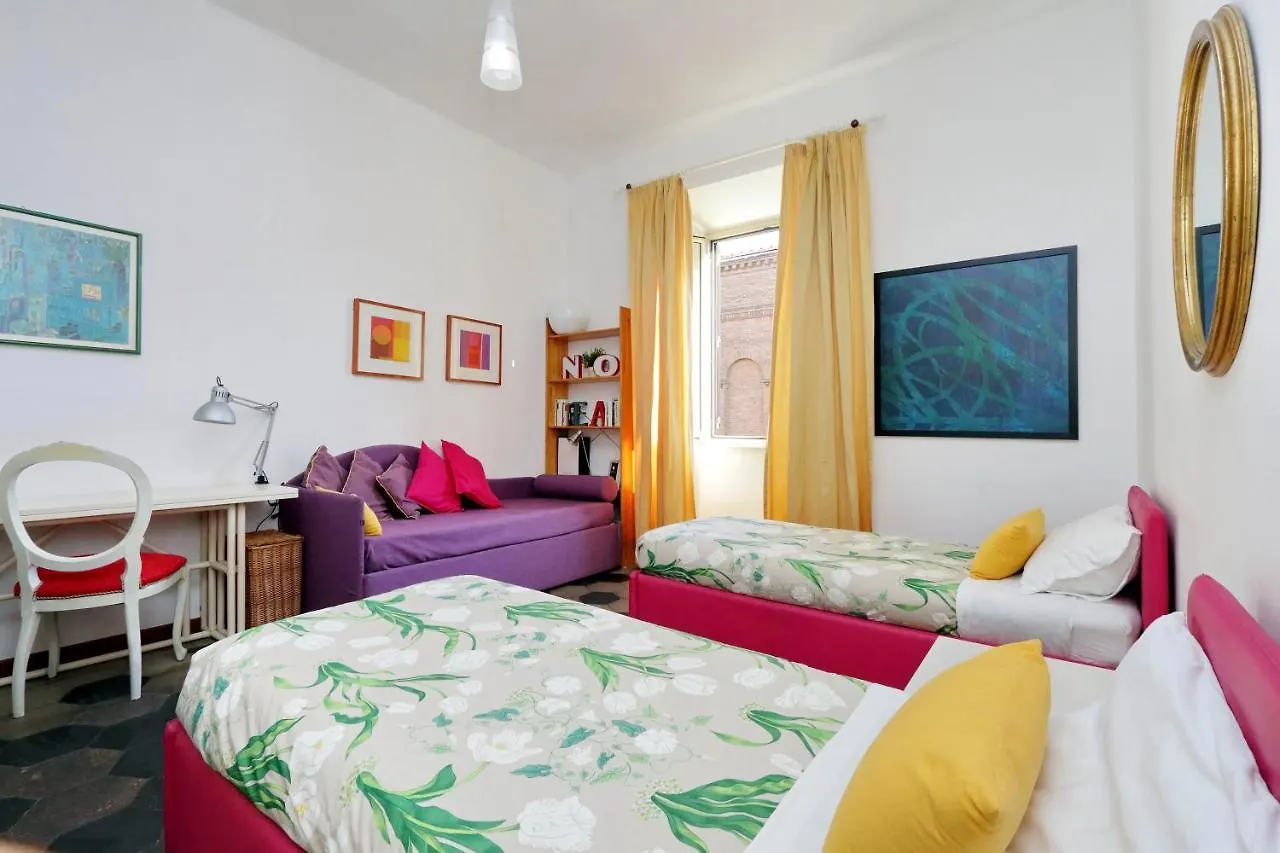 Large Flat 30Min Colosseo Rome 0*,  Italy