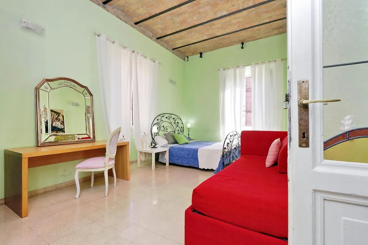 Large Flat 30Min Colosseo Rome Italy