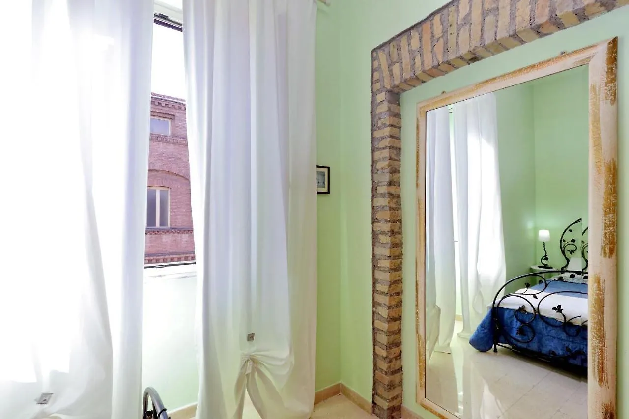 Large Flat 30Min Colosseo Rome 0*,  Italy