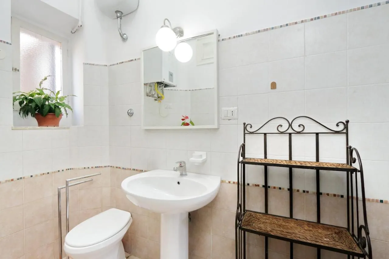 Large Flat 30Min Colosseo Rome Italy